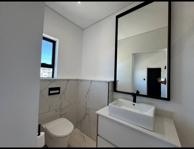 3 BEDROOM HOUSE FOR SALE IN SANDOWN